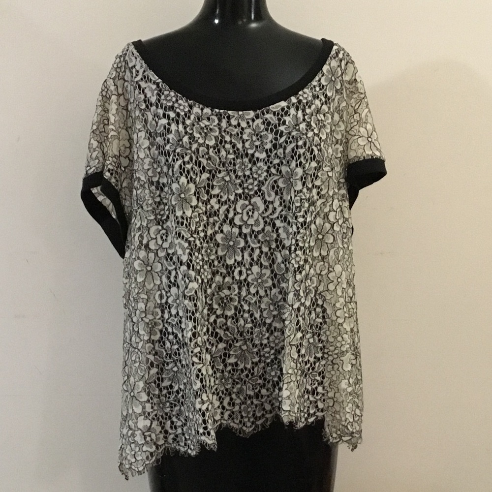 Torrid Size 3 (3X) Sheer Lacy Floral SS Top
